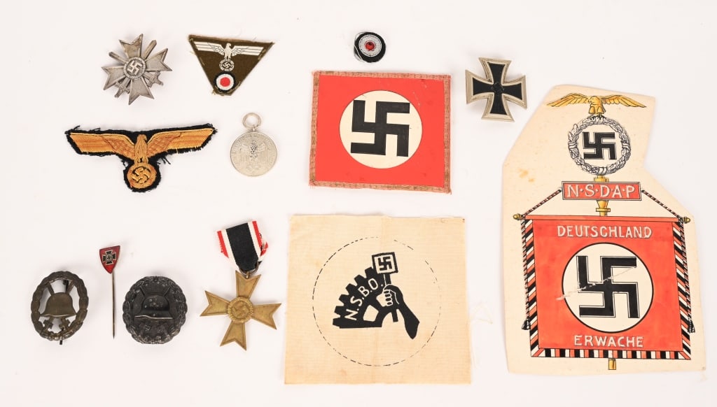 WW1 & WWI NAZI GERMAN MEDAL & INSIGNIA GROUP WW2: Lot of militaria to include KRIEGSMARINE OFFICER'S BREAST EAGLE. High quality, hand embroidered breast eagle with out-stretched wings, clutching a wreathed, canted, swastika in its talons, in in two