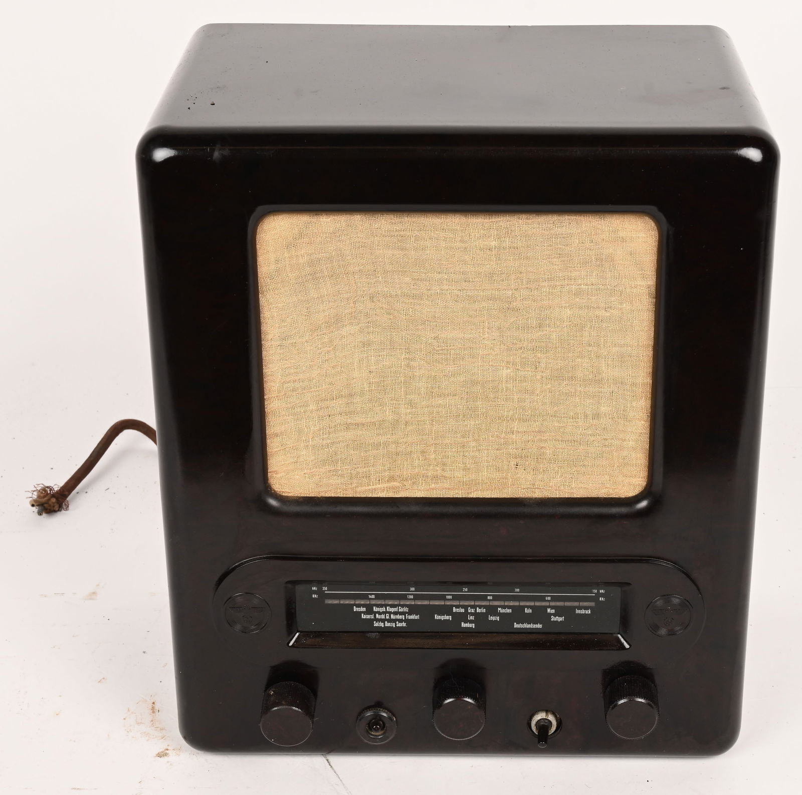 WWII NAZI DEUTSCHER KLEINEMPFÄNGER SMALL RADIO WW2: Deutscher Kleinempfänger [German small radio] manufactured by Siemens in 1938. The radio was produced to help spread Nazi propaganda. It was made to sell at a low cost, so the majority of people coul