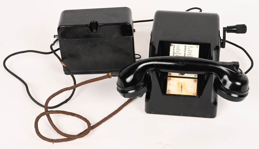 WWII NAZI GERMAN WEHRMACHT FIELD TELEPHONE TYPE 38: Model 38, Bakelite housing, with hand crank, housing with “WaA” stamp, manufacturer label “1942 ded” (= Heliowatt Werke, Elektrizitäts-Aktiengesellschaft Werk Schweidnitz