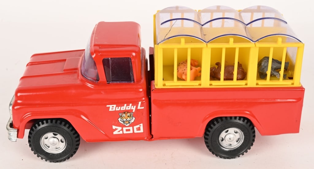 BUDDY L ZOO TRUCK: All original in nice shape. Comes with animals. Has small crack on top. 13" Excellent