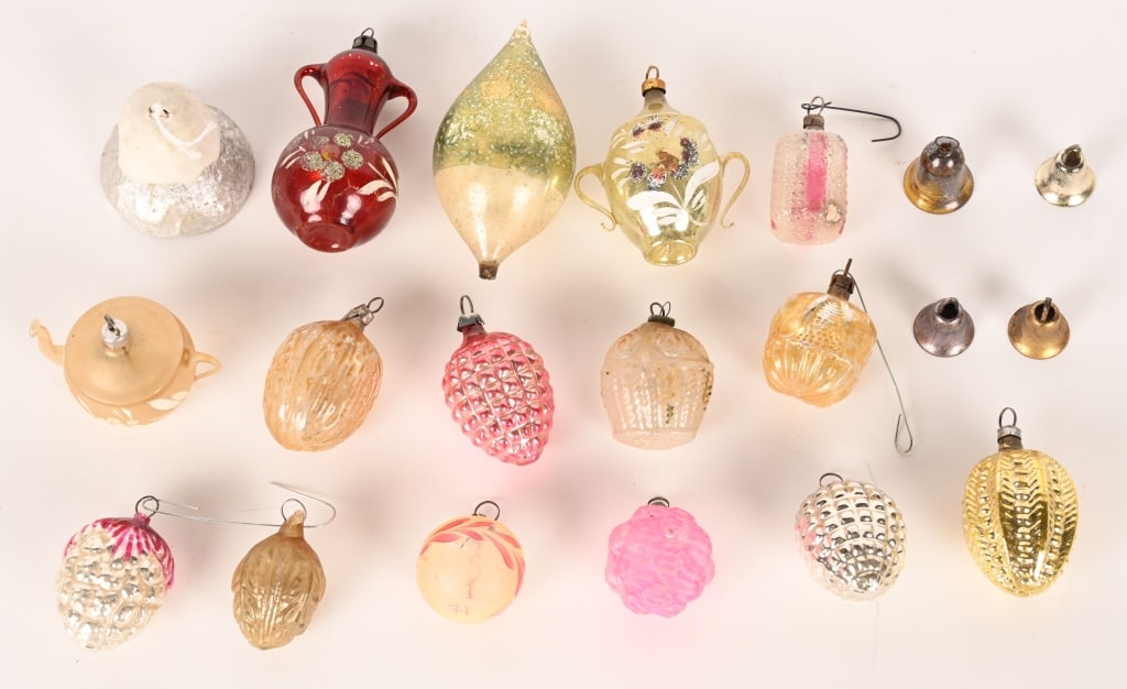 ANTIQUE GLASS BLOWN CHRISTMAS ORNAMENTS (1 of 5)
