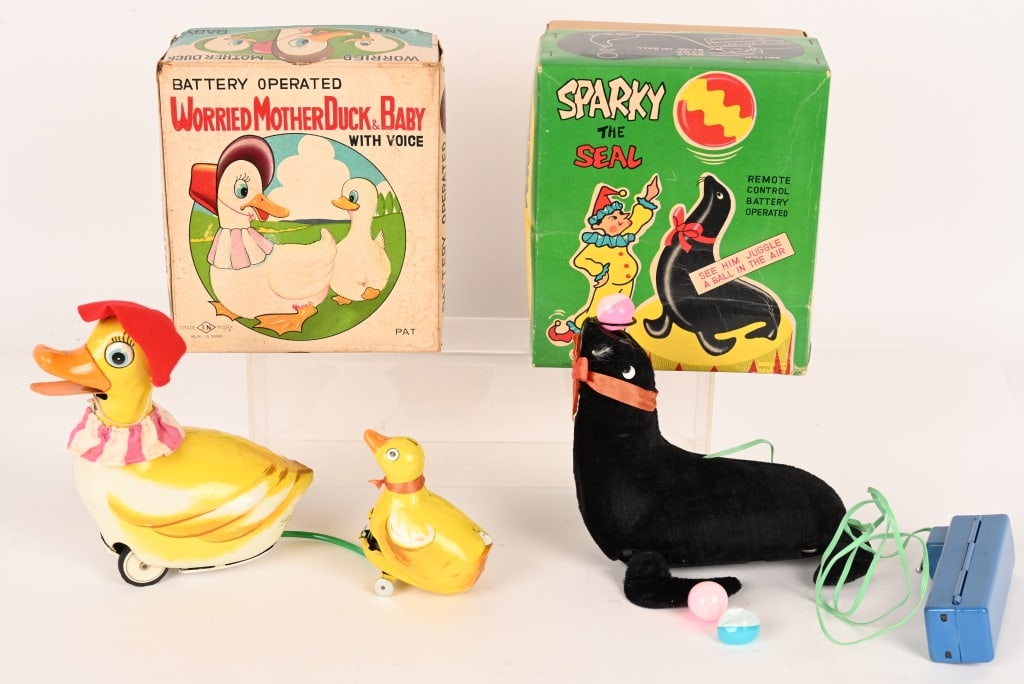 JAPAN B/O WORRIED MOTHER DUCK & SPARKY SEAL: Both all original in great shape. Not working when tested. Boxed. Largest 8" Excellent