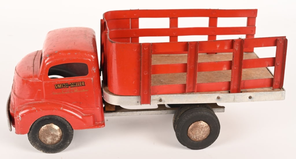 SMITH MILLER STAKE BED TRUCK: All original and complete. No breaks. has decent paint and decals. 14" Excellent