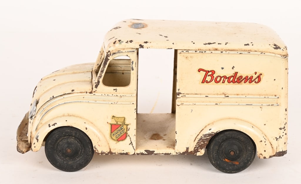 KINGSBURY DIVCO BORDEN'S MILK TRUCK: All original with decent paint and decals. Windup works. 9" very Good-Excellent