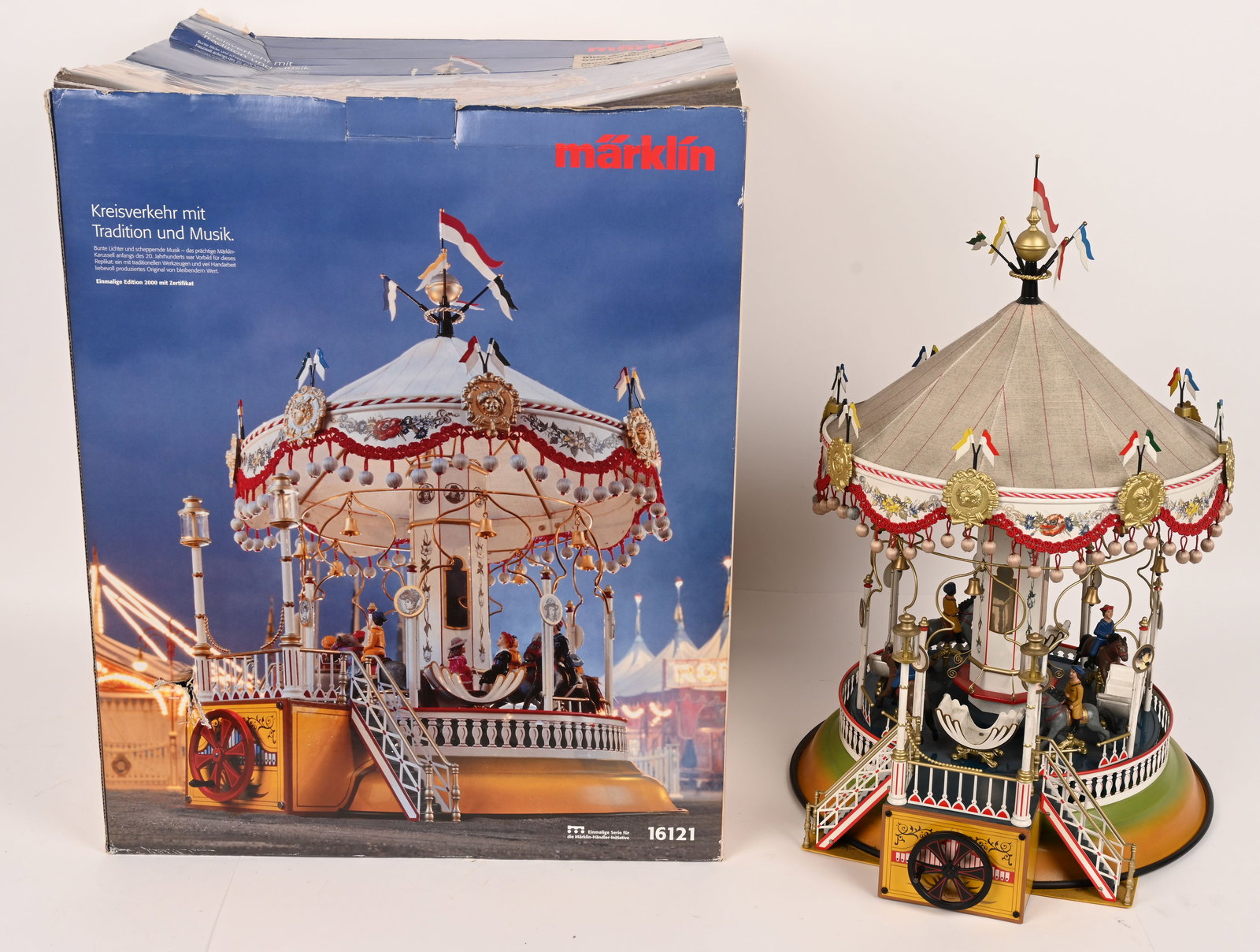 MARKLIN #16121 CAROUSEL w/ BOX (1 of 9)