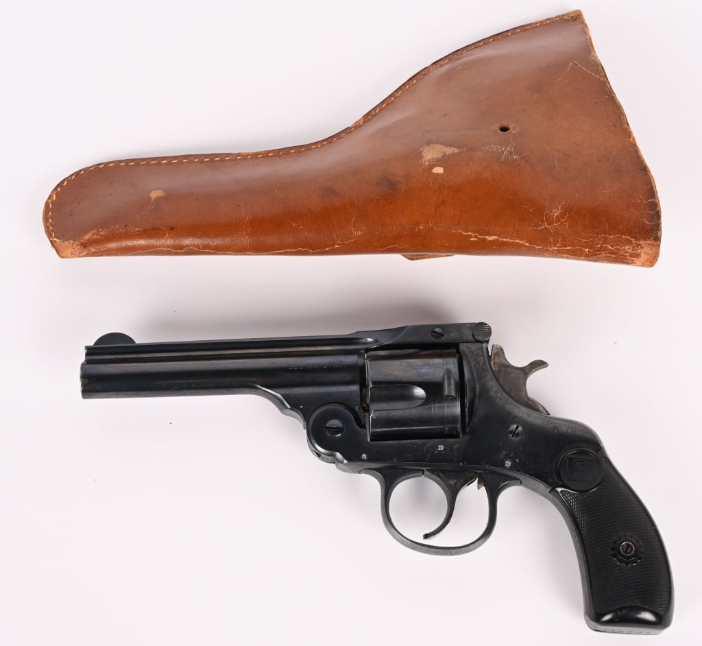 H&R TOP BREAK 5 SHOT REVOLVER: SERIAL NUMBER: 419904. BARREL: 4". CALIBER: .38 S&W. This revolver features a blued finish, 5-shot fluted cylinder, case color hammer, checkered black grips and fixed front and rear sight. CONDITION: