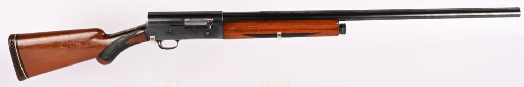 BROWNING LIGHT TWELVE SEMI AUTOMATIC SHOTGUN: SERIAL NUMBER: 8G12886. BARREL: 29 1/2". GAUGE: 12 GA. CHOKE: FULL. CHAMBER: 2 3/4". LOP: 14 1/2". MANUFACTURED: 1958. MADE IN BELGIUM. Vent rib barrel with bead front sight. Original blued finish,