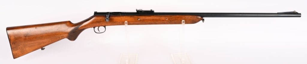 PAATZ KLEINKALIBERBUCHSE SPORT TRAINING RIFLE: SERIAL NUMBER: 6557. BARREL: 27". CALIBER: 22 LR. Beautiful German single shot "Sport Model" rifle caliber 22 LR marked "PAATZ KLEINKALIBERBUCHSE". It features a heavy barrel, half pistol stock in