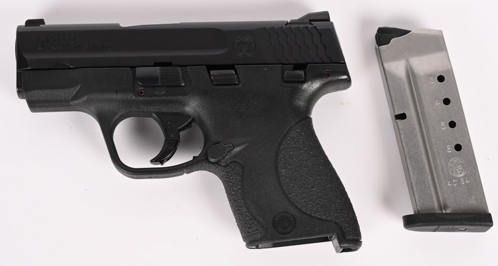 M&P SHIELD 40 SHIELD SEMI AUTOMATIC PISTOL (1 of 5)