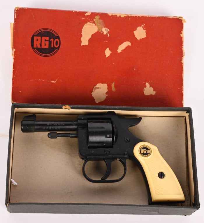 ROHM RG10 .22 SHORT REVOLVER W/ BOX (1 of 3)
