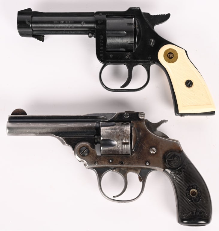 LOT OF TWO VINTAGE REVOLVERS .22 & .32 S&W (1 of 7)
