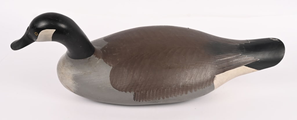 PATRICK VINCENTI CANADIAN GOOSE DECOY: Canadian Goose decoy signed Patrick Vincenti. 25 1/2" Excellent