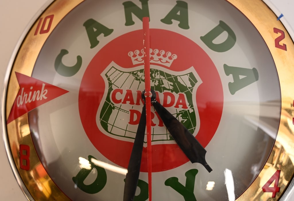 DRINK CANADA DRY DOUBLE BUBBLE CLOCK - 2