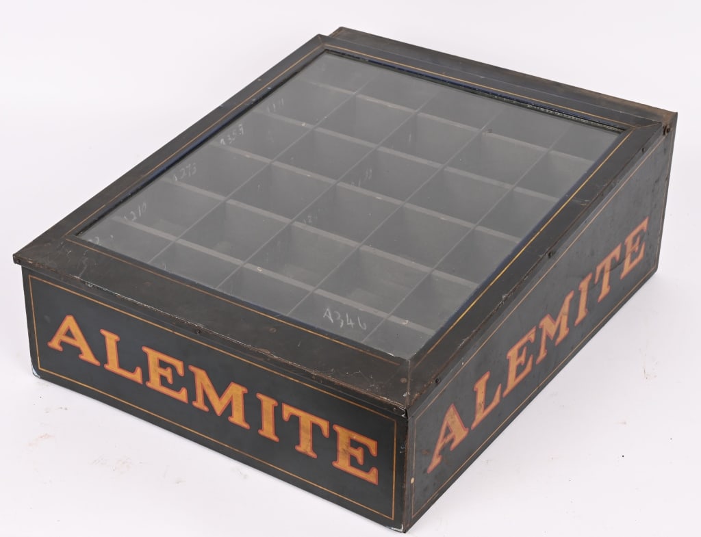 ALEMITE AUTO GREADE DISPLAY CABINET: Aletmite Automotive Grease Display Cabinet. All original in great shape. 20"x16" Excellent