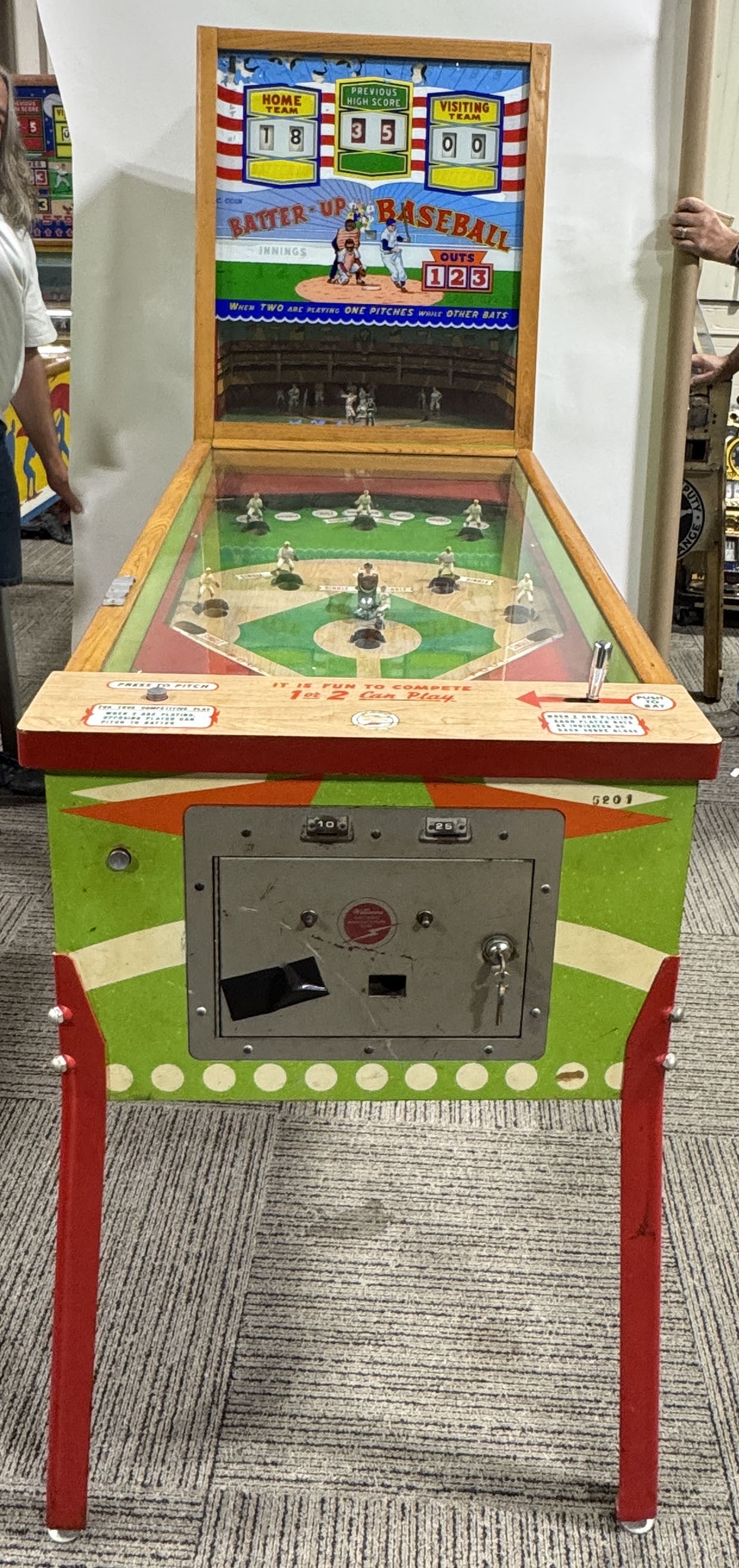 WILLIAMS 10c & 25c BATTER UP BASEBALL GAME: Williams 10c & 25c Batter Up Baseball Arcade Game. All original nice condition. Worked when tested. Set on free play. Painted glass has some loss near top. A very fun game. 69"x65"x25" Excellent This 