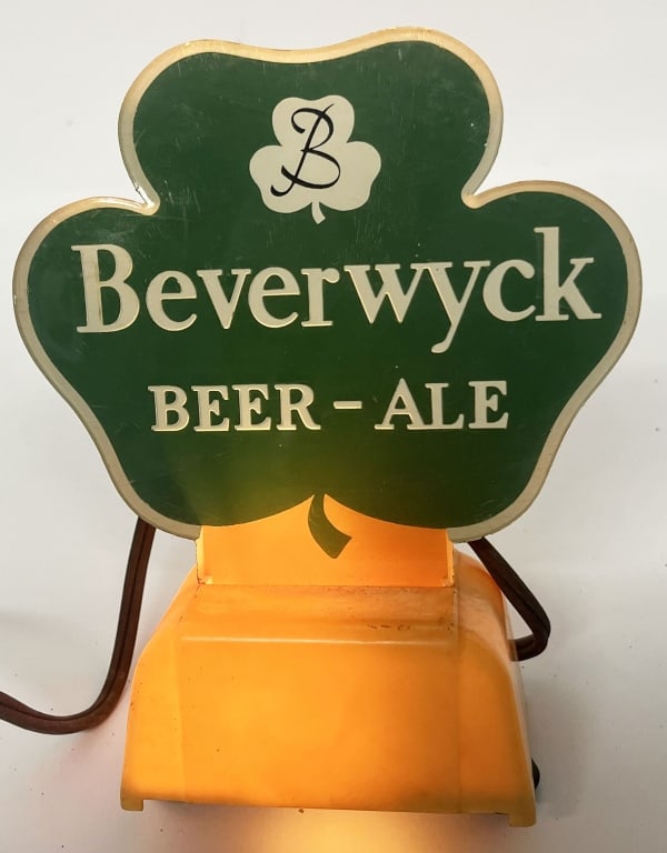 BEVERWYCK BEER LIGHTUP DISPLAY SIGN: Beverwyck Beer Lightup Display Sign. All original in great shape. Brewed in Canada. Worked when tested. 8" Excellent