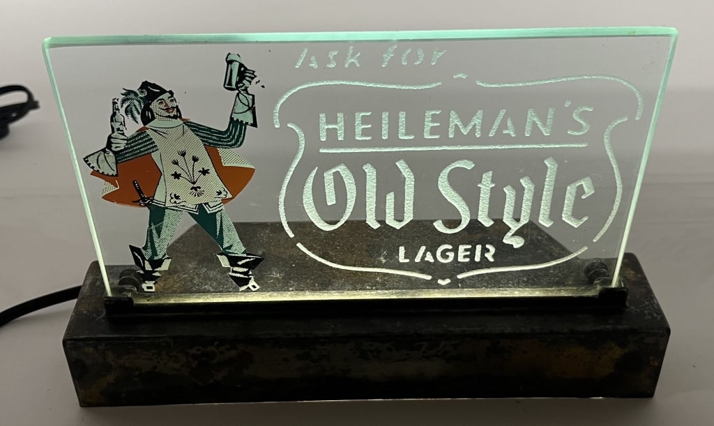 HEILMAN'S OLD STYLE LAGER SHELF LIGHT: Hielman's Old Style Lager Shelf Light. All original and works. Base has some loss. 9 1/2"x6 1/2" Excellent