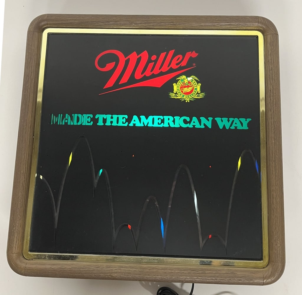 MILLER BEER MOTION LIGHT SIGN (1 of 2)