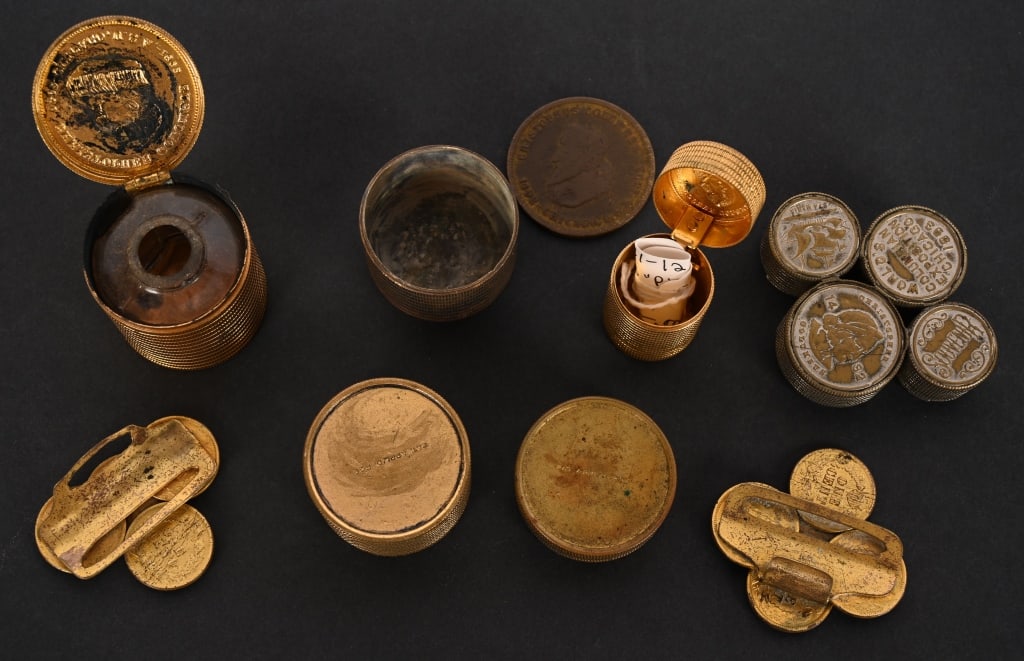 COLUMBIAN EXPOSITION COIN STACK SOUVENIRS - 2