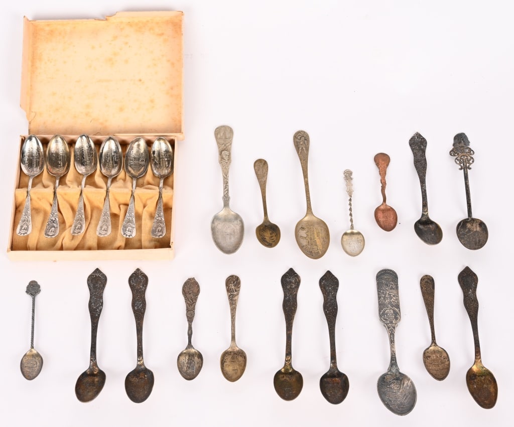 23- COLUMBIAN EXPOSITION SOUVENIR SPOONS (1 of 8)