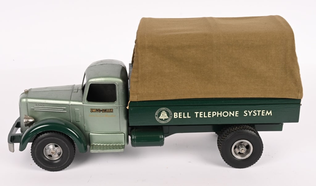 SMITH MILLER MACK BELL TELEPHONE SYSTEM TRUCK (1 of 5)