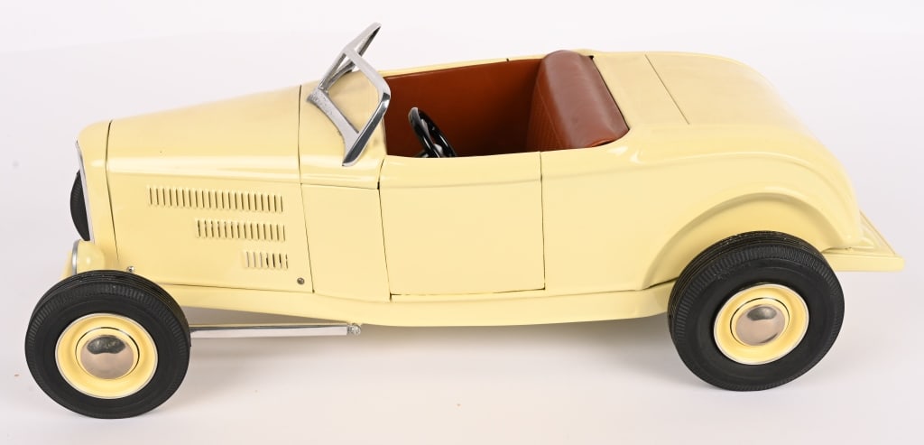 REAL STUFF 32 FORD HIGH BOY ROADSTER: Outstand pressed steel 32 Ford High Boy Roadster. All original in great condition. 18 1/2" Excellent