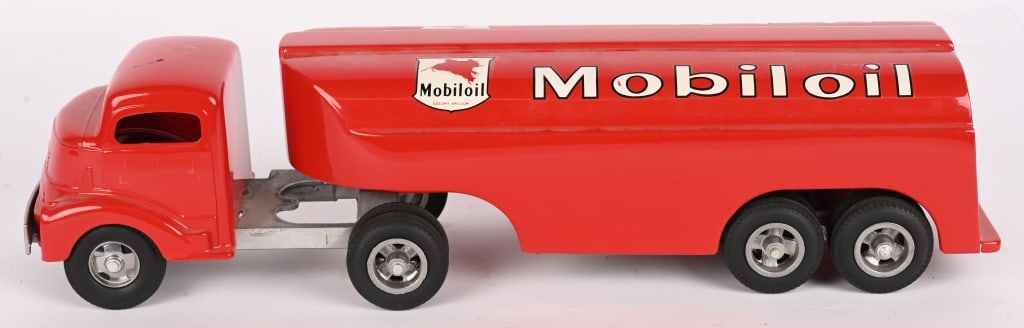 SMITH MILLER GMC MOBILOIL TANK TRUCK (1 of 5)