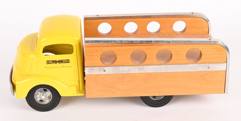 SMITH MILLER GMC MATERIALS TRUCK (1 of 5)