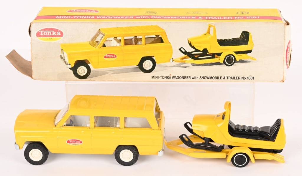 TONKA #1081 JEEP WAGONEER & SNOW MOBILE w/ BOX (1 of 8)