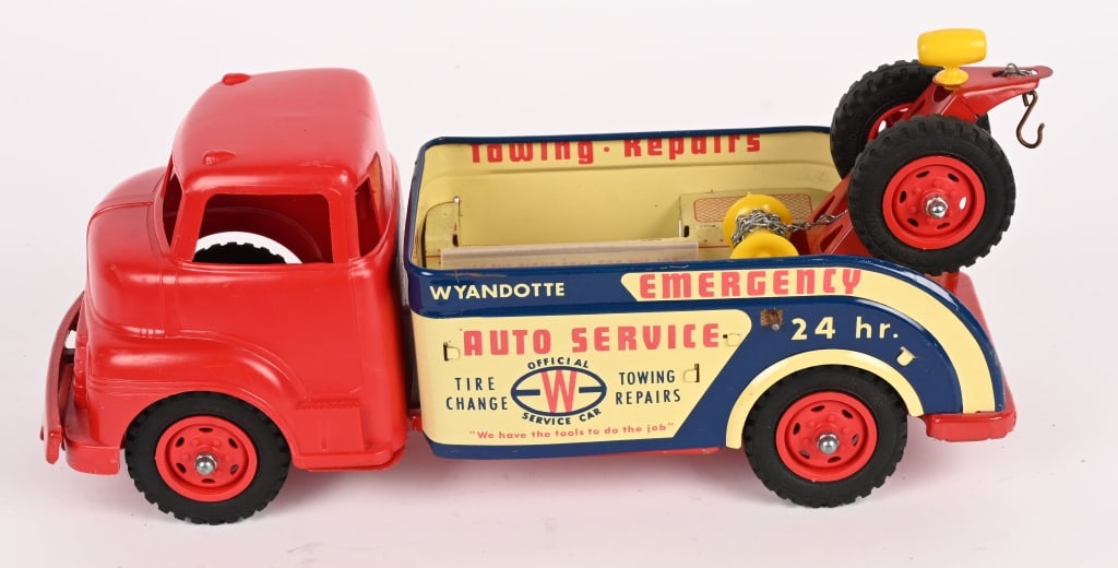 WYANDOTTE AUTO SERVICE TOW TRUCK (1 of 6)