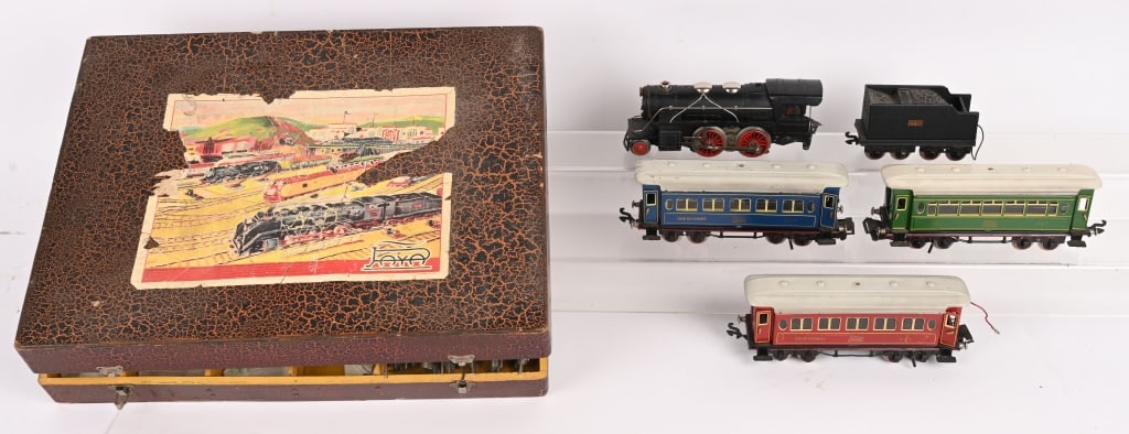 PAYA ELECTRIC PASSENGER TRAIN SET w/ BOX (1 of 7)
