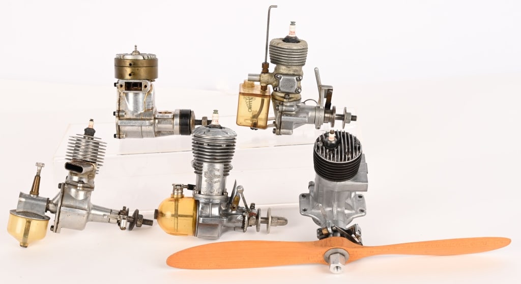 5- VINTAGE GAS MODEL ENGINES (1 of 5)