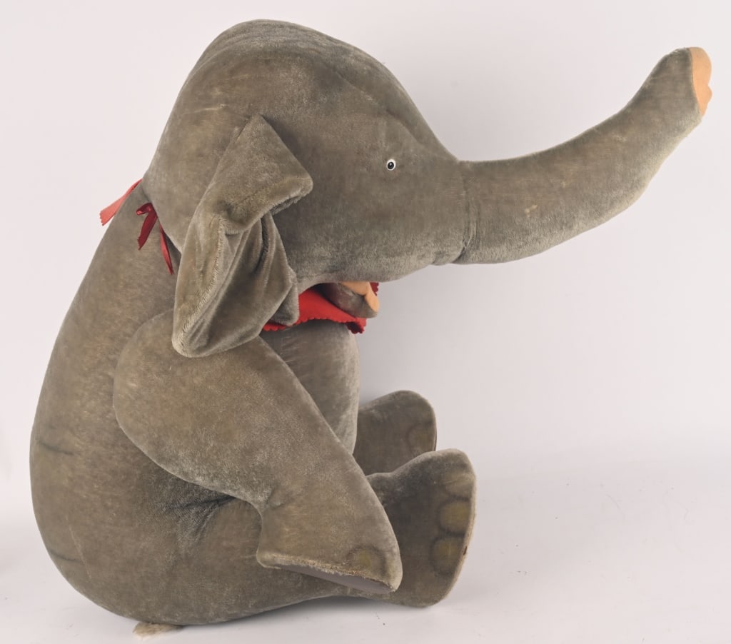 STEIFF STUDIO SITTING JUMBO ELEPHANT (1 of 7)