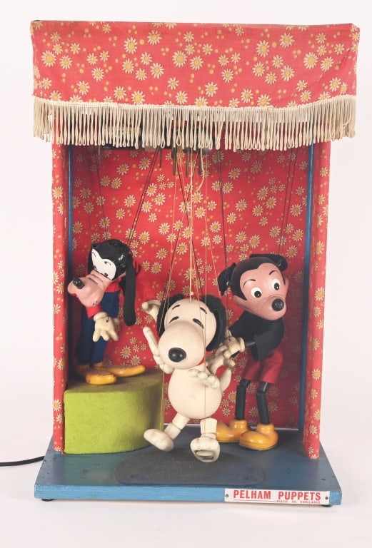 PELHAM PUPPET MECHANICAL STORE DISPLAY: Original Store Display featuring Snoopy, Mickey Mouse, and Goofy. All original nice condition. Has European plug so not tested. 22" Excellent