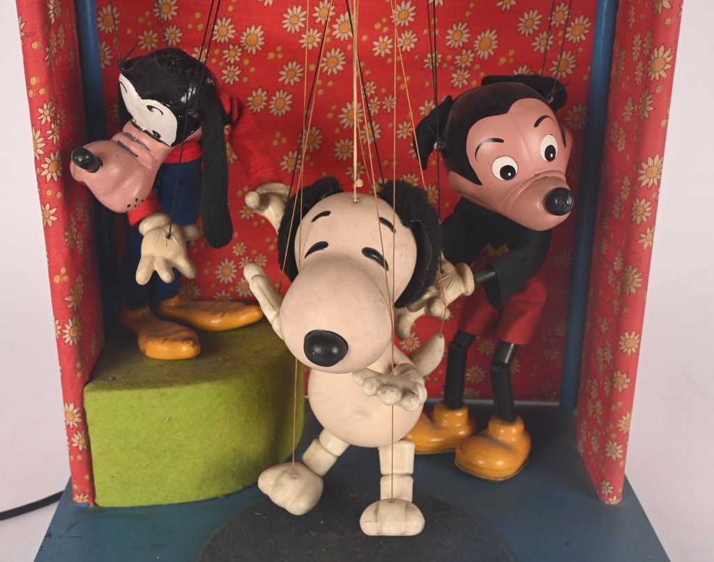 PELHAM PUPPET MECHANICAL STORE DISPLAY - 2