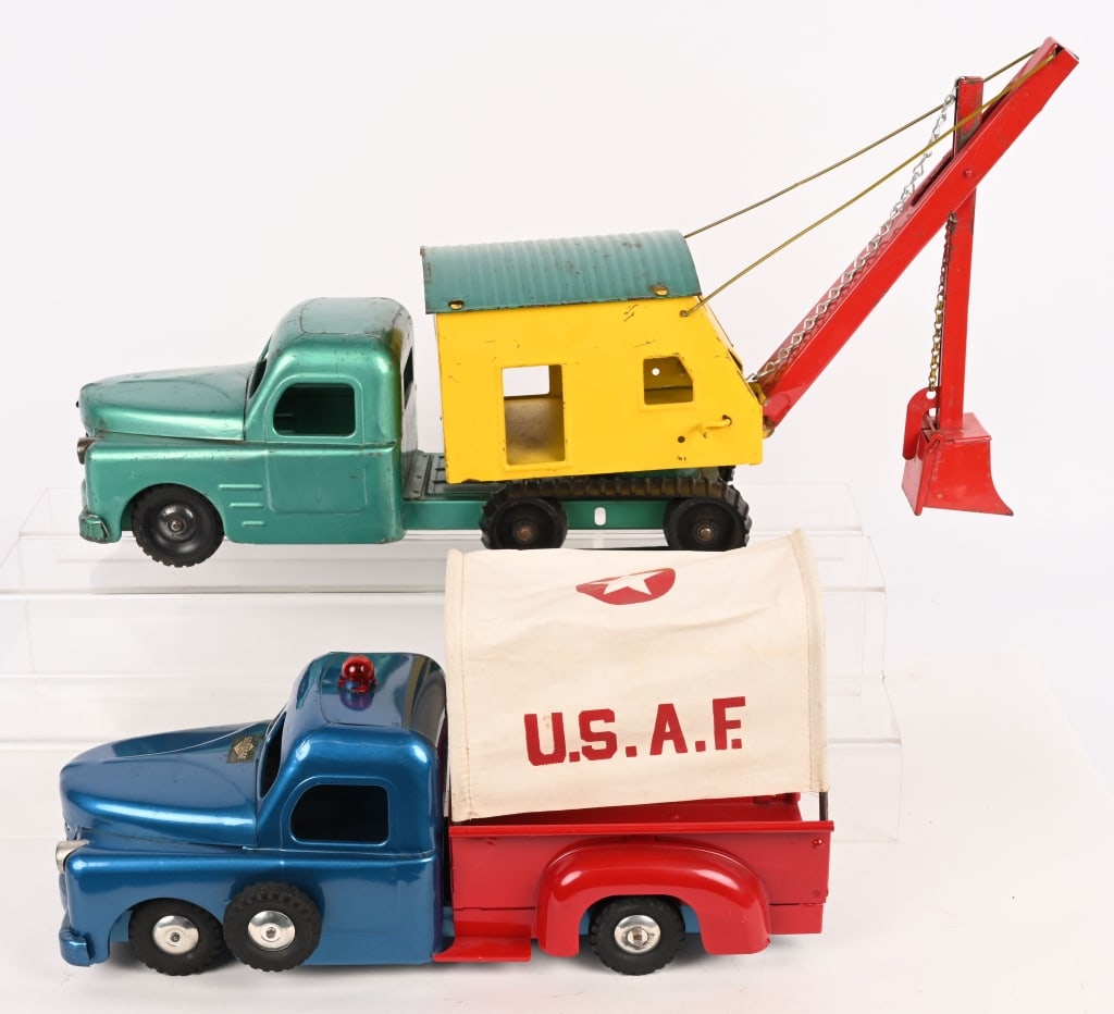STRUCTO STEAMSHOVEL & US AIR FORCE TRUCK: Both all original with nice paint and decals. 22" Excellent
