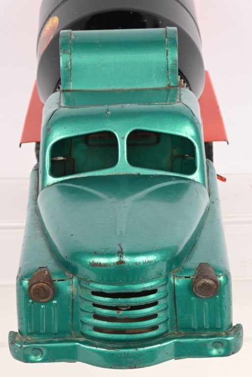 STRUCTO CEMENT & GARBAGE TRUCKS - 8