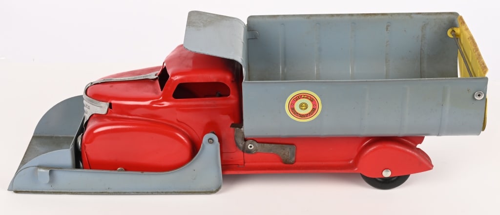 MARX LUMAR DUMP TRUCK w/ SHOVEL: All original in nice shape. 20" Excellent