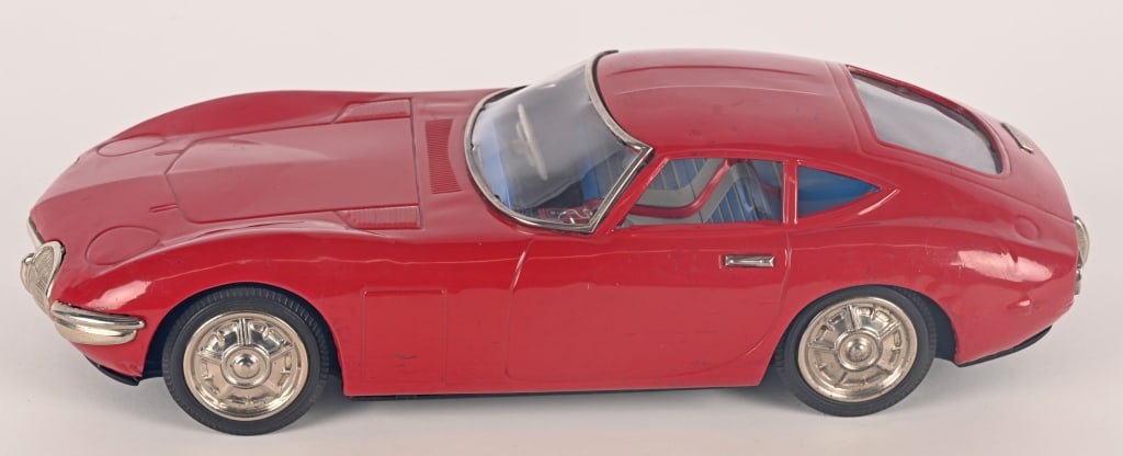 JAPAN TIN FRICTION TOYOTA 2000GT (1 of 5)