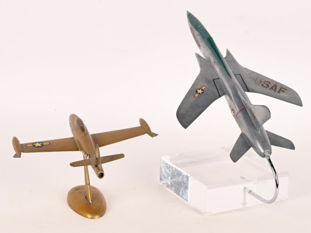 2- USAF DESK MODEL JET FIGHERS (1 of 9)