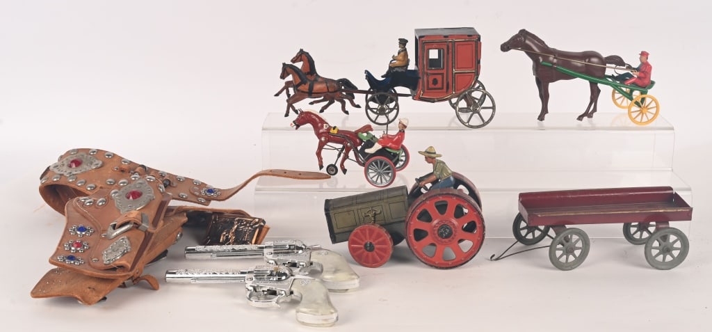 LOT OF VINTAGE TOYS (1 of 6)