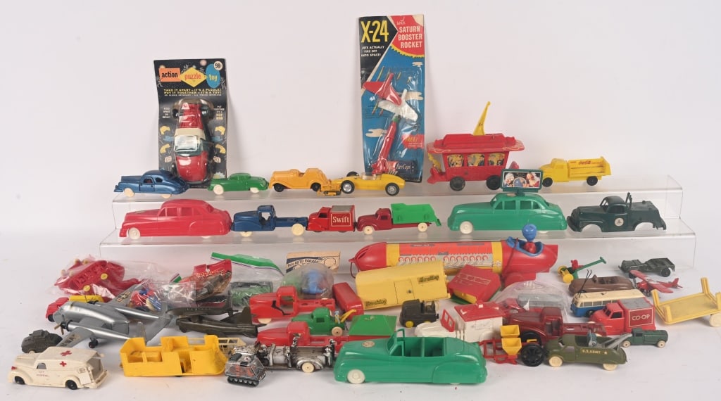 HUGE LOT OF PLASTIC VEHICLES (1 of 11)