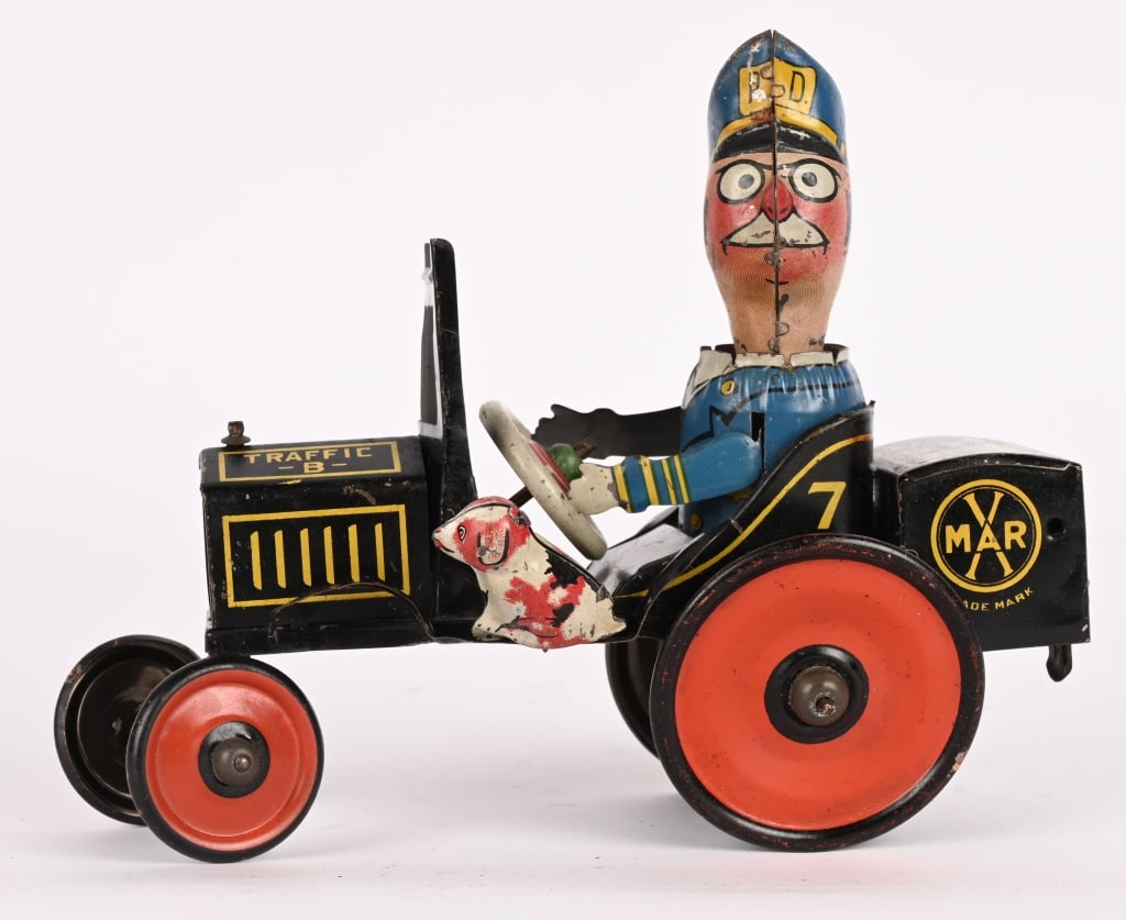 MARX TIN WINDUP BEAT IT THE KOMIKAL KOP: Marx Beat It the Komikal Lop crazy car. Nice colors and worked when tested. Complete with dog on running board. 7" Excellent
