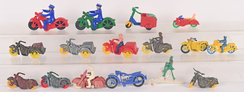 LOT OF VINTAGE PLASTIC MOTORCYCLES (1 of 6)