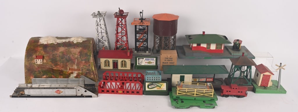 LOT OF RAILROAD ACCESSORIES (1 of 5)
