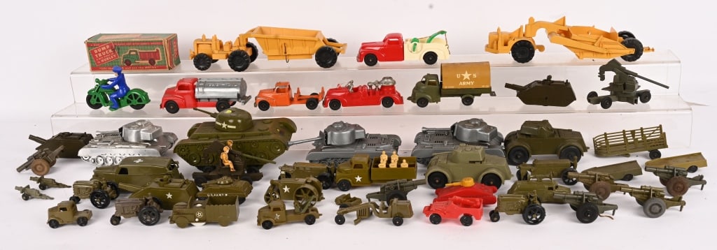 LARGE LOT OF PLASTIC MILITARY VEHICLES & MORE (1 of 7)