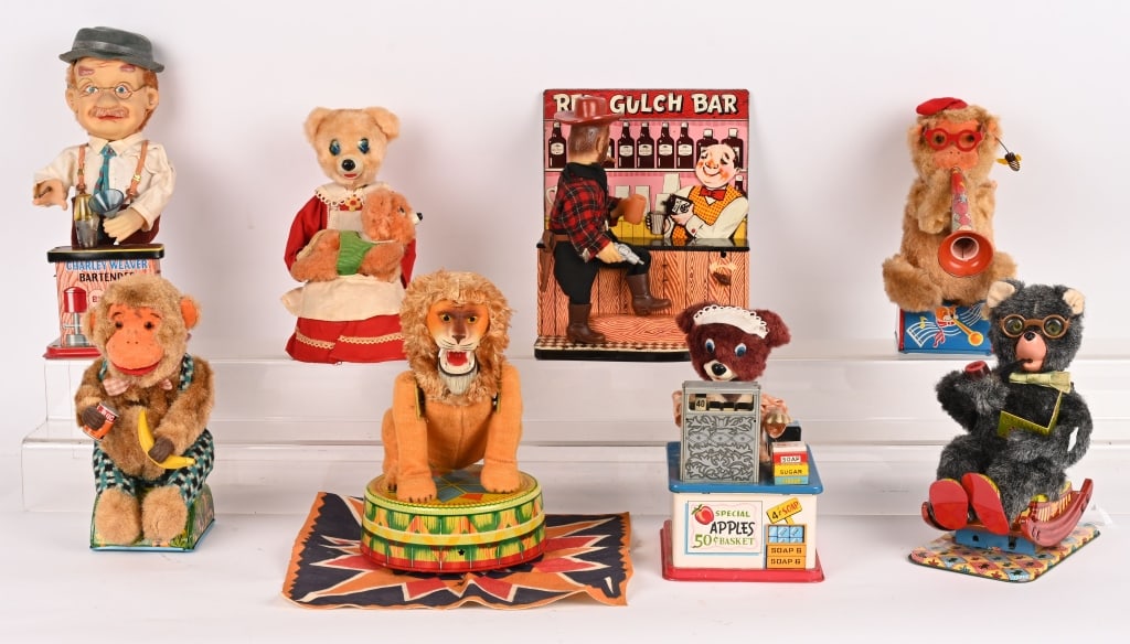 LOT OF 8 BATTERY OPERATED TOYS (1 of 18)