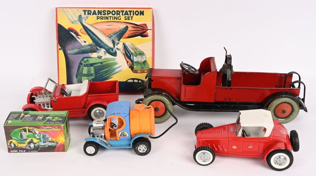 LOT OF VINTAGE AUTOMOTIVE TOYS (1 of 9)