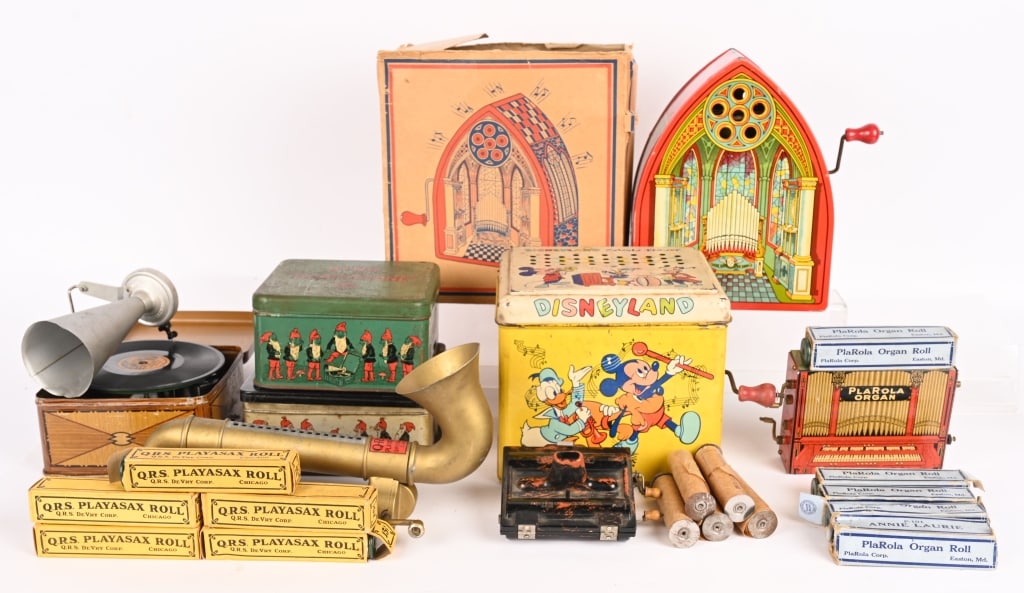 LOT OF MUSICAL TOYS (1 of 17)