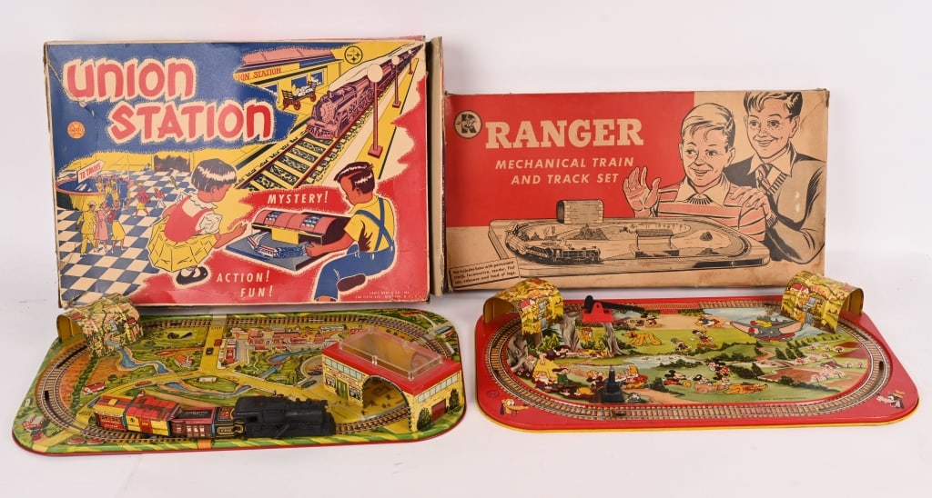 LOT OF TIN TRAIN PLATFORM TOYS (1 of 7)